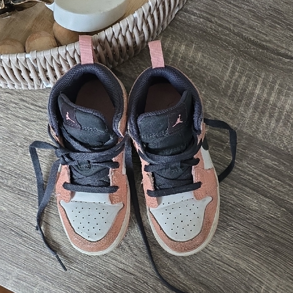 Nike Air Jordan 1 Mid GS Pink Quartz Black
